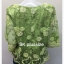 เสื้อลูกไม้บุหงา สีเขียว คอปาด แขน 3 ส่วน รอบอก 42 นิ้ว