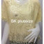 เสื้อลูกไม้ สีเหลือง คอหัวใจ รอบอก 48 นิ้ว