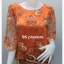 เสื้อลูกไม้บุหงา สีส้ม คอปาด แขน 3 ส่วน รอบอก 42 นิ้ว
