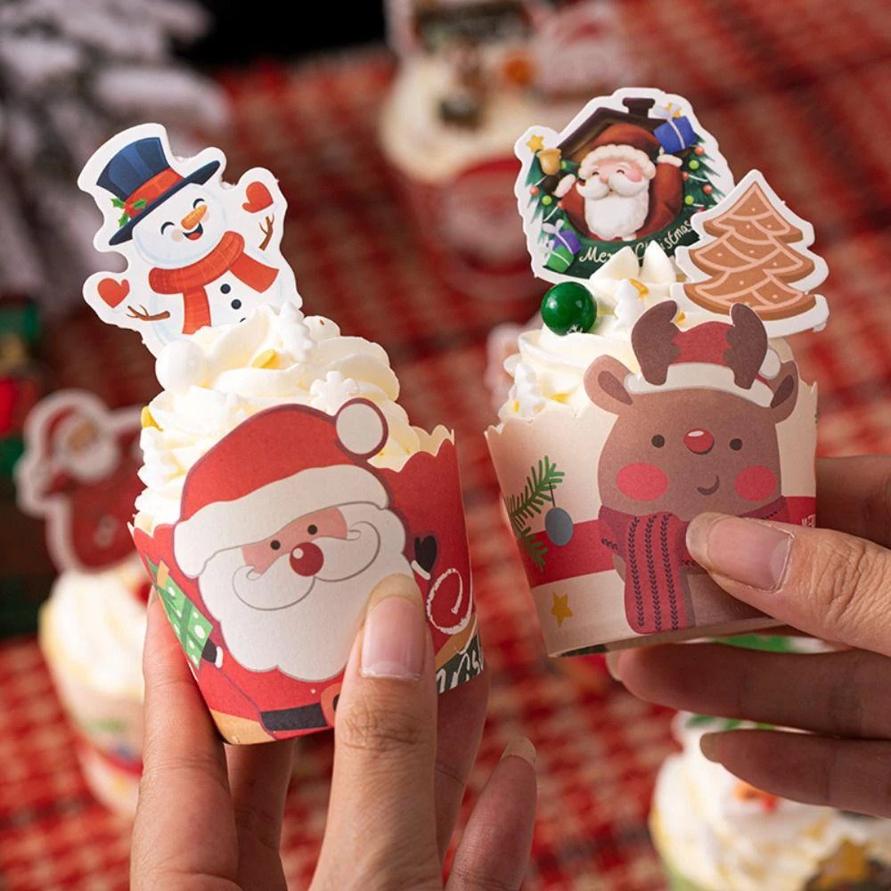 กระทง/ ถ้วยปาเน็ตโทน ก้น 5 cm. ลายคริสต์มาส 50 ใบ (09-8234)